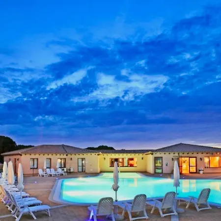 Aparthotel With Swimming-pool In