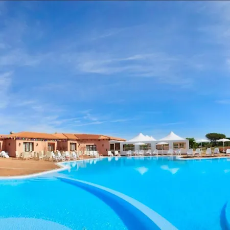 With Swimming-pool In Apartmanhotel Vignola Mare