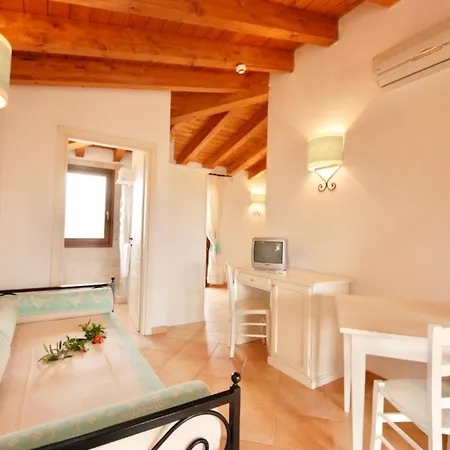 With Swimming-pool In Apartmanhotel Vignola Mare