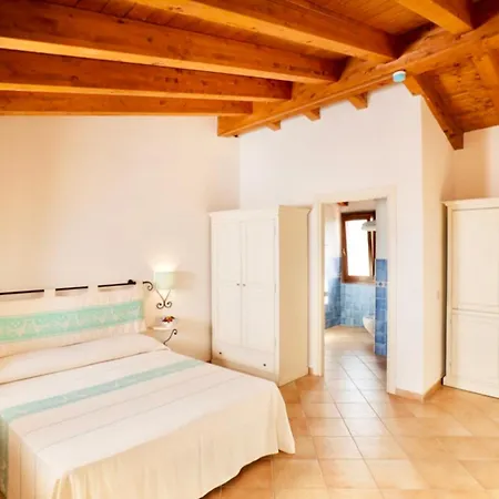 Aparthotel With Swimming-pool In