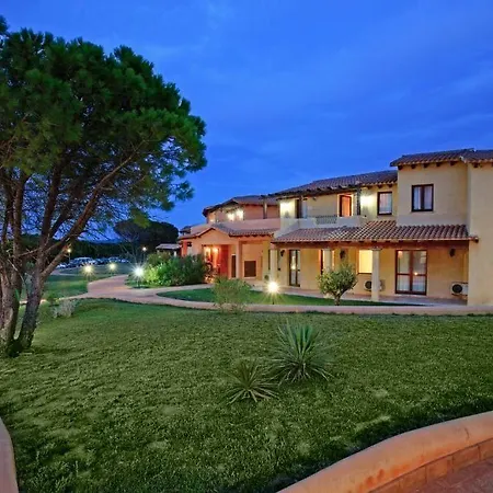 公寓式酒店 With Swimming-pool In 4*