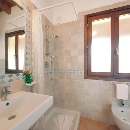 公寓式酒店 With Swimming-pool In Vignola Mare